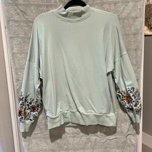 French Terry mint sweatshirt w/ embroidered sleeves